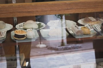 Confectionaries and treats other than the dorayaki