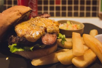 Burgers at Fatz’s [Closed]