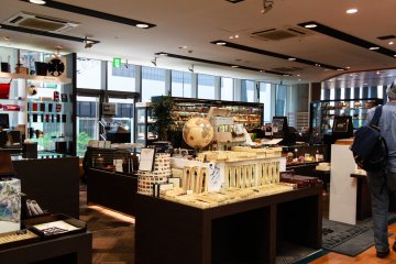 Outlets of high-end writing and art materials located on the 3rd floor