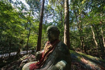 Buddist statue of the ancient road