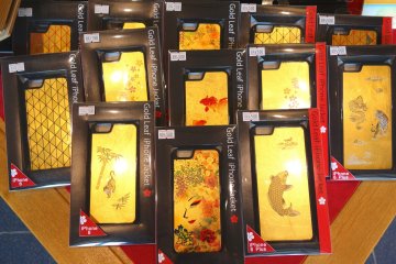 Glamour up your iPhone with a special gold leaf casing