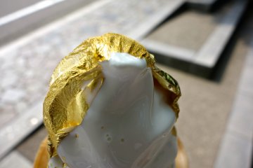 The novelty foil is tasteless and light on the tongue