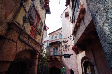 The details of structures make you feel you're truly walking along the streets of Europe