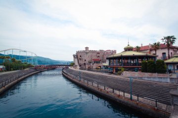 Sea surrounding Marina City 