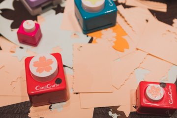 Decorative paper punchers