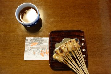 Aburi-mochi come with complimentary barley tea