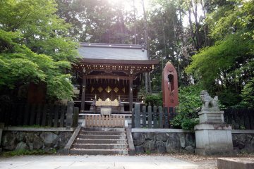 "Orihime-sha"  pour la divinité de tissus, en particulier, les textiles Nishijin