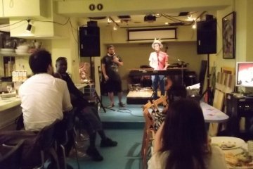<p>Some of the regular musicians doing their thangs early in the evening</p>