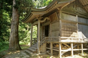 The shrine next to the spring source