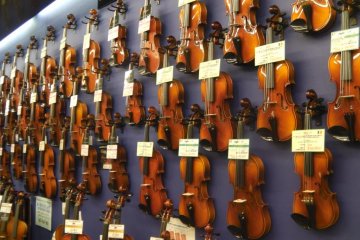 Anyone know where I can buy a violin?!