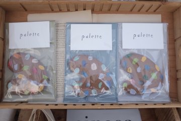 Kue berbentuk palet
