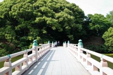 Le pont de l'étang Kawazokoike