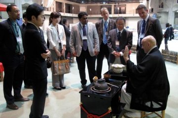 Explaining to visitors of an exhibition