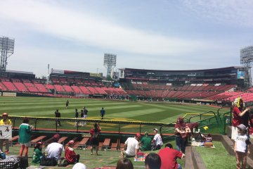 Watching a Baseball Game: Rakuten Eagles @ Kobo Stadium