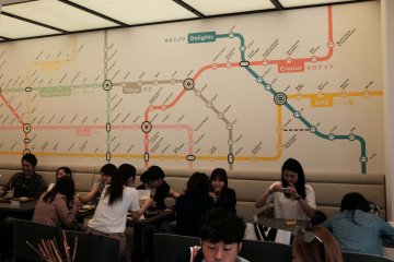  Dominique Ansel Bakery室內裝潢－紐約地下鐵地圖