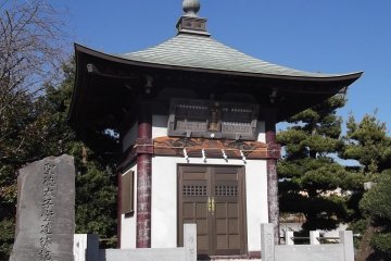 A side shrine