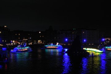 Fantasmic Show terlihat begitu mempesona