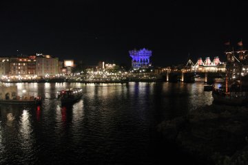 Di sebrang Mediterranean Harbor ke Tower of Terror