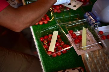 L-size cherries
