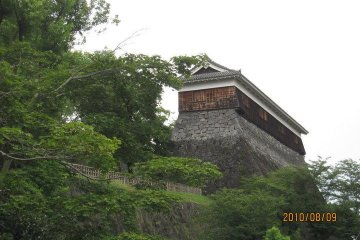 This turret on the outermost wall looks to be a minimum of 5 stories above the moat