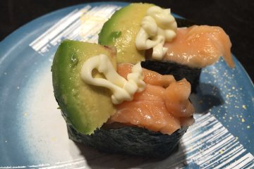 un sushi Saumon / Avocat