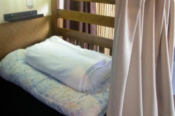 Each beds has own reading right, power socket, and shelf
