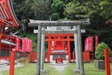 This smaller shrine next to the main shrine was also lovely