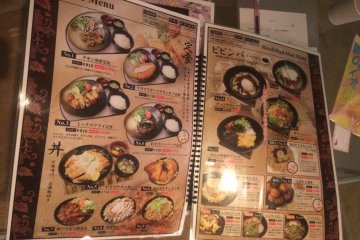 Une seule page du menu, ce qui n'est pas chose rare de la part de love hotels proposant leur propre nourriture (Fukushima)