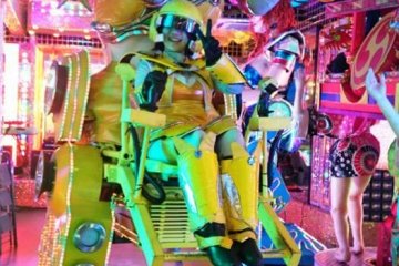 Have you ever seen a really huge moving robot up close? If you look really well, there is a human robot-like girl in the center controlling it.
