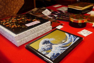 Les laques, urushi, sont vendus sous multiples formes