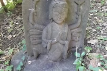 There are dozens of little carvings like this dotted around