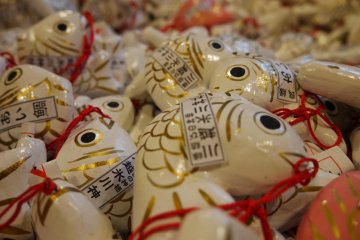 White fish carry love omikuji 