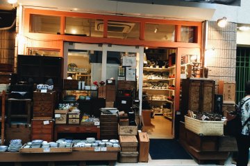 Dishware shop