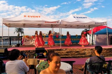 Grab some drinks after a long walk and party with the Hawaiian performers at the Enoshima Island Spa. This is just right at the entrance/ exit of the Bronze Torii Gate.