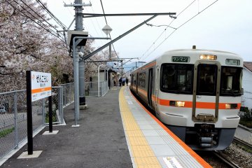 JR train at Zenkoji Station on Minobu Line