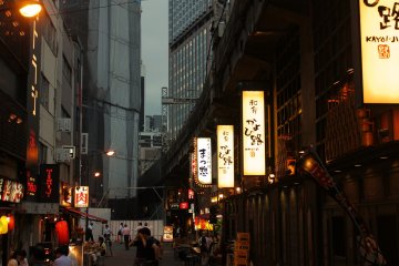 Gado-shita contrasts with the modern architecture of Tokyo