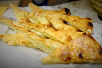 Cheese naan
