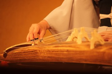 El Koto, un arpa japonés.