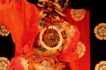 Gagaku, la música de la corte, con una presentación de baile.