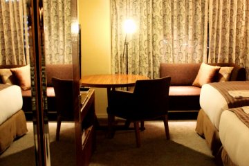 Spacious room with twin beds