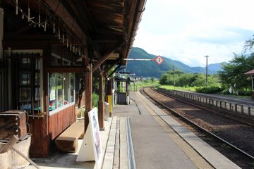 Pemandangan dari peron stasiun