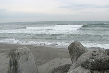 I like to watch waves and to listen the sounds...