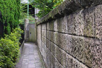 Charming tiny alleys leading to the temple