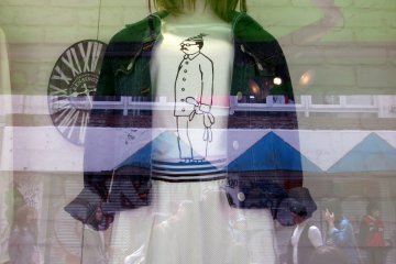Another headless mannequin...The outfit is great!