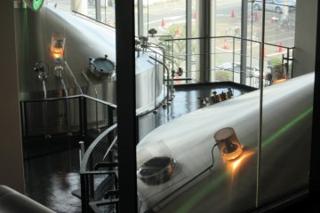 Through this round window, you can watch the boiling process that lasts a few hours