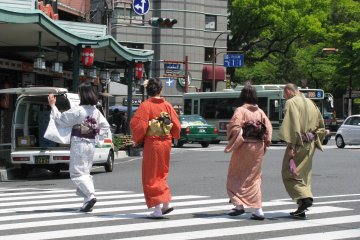 Di Kyoto Anda harus memakai kimono, tentu saja!