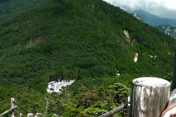 The carpark seen from Yume-no-Teien