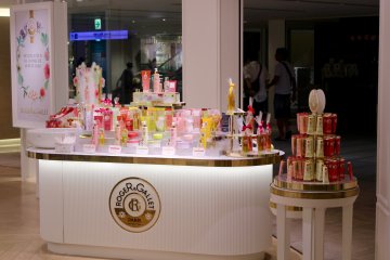主馆一楼陈列的香波与肥皂