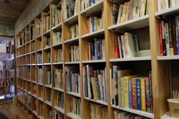 40,000 books are well arranged 