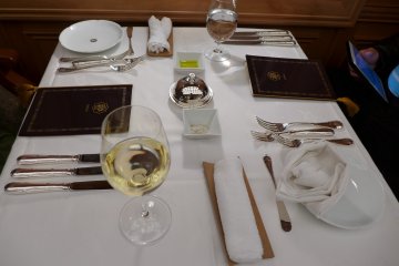 Dinner หรู บนรถไฟ 7 ดาว
